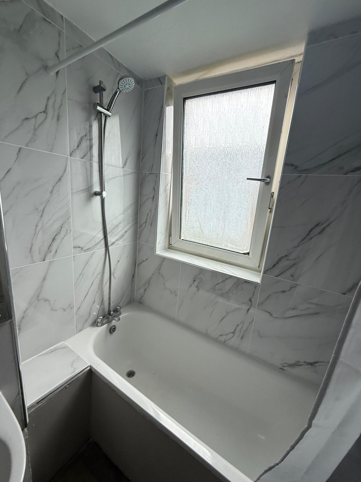 Large single room in Martindale House, (E14 0AP)